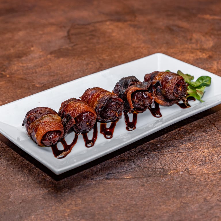 Dinner Delights: Bar & Grill Favorites